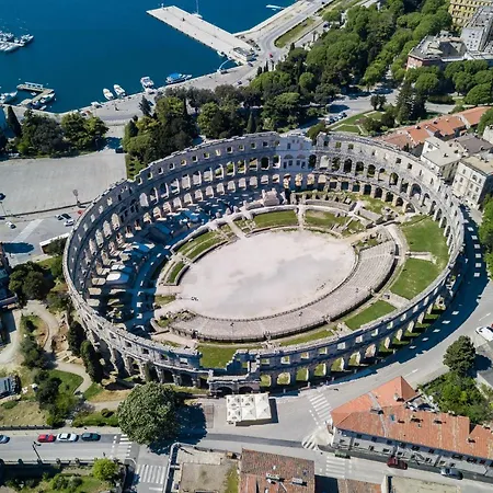 Alania Studio شقة